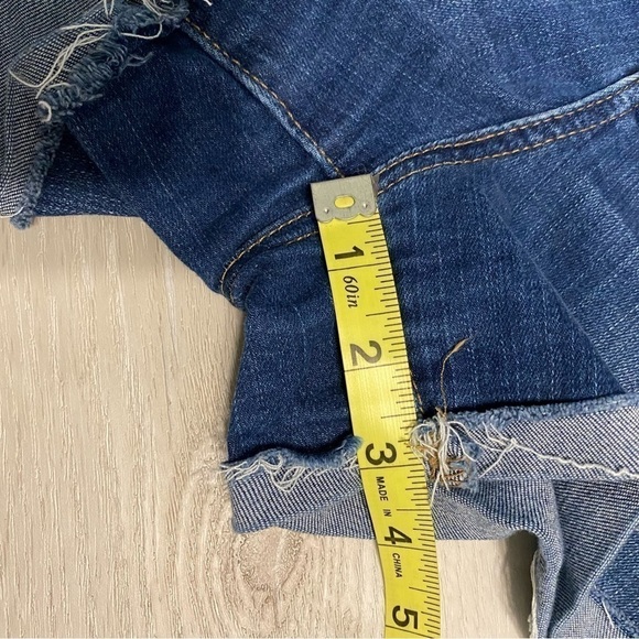 Madewell Roadtripper High Rise Raw Hem Jean Shorts, Medium Wash, Size 27 - Picture 9 of 10